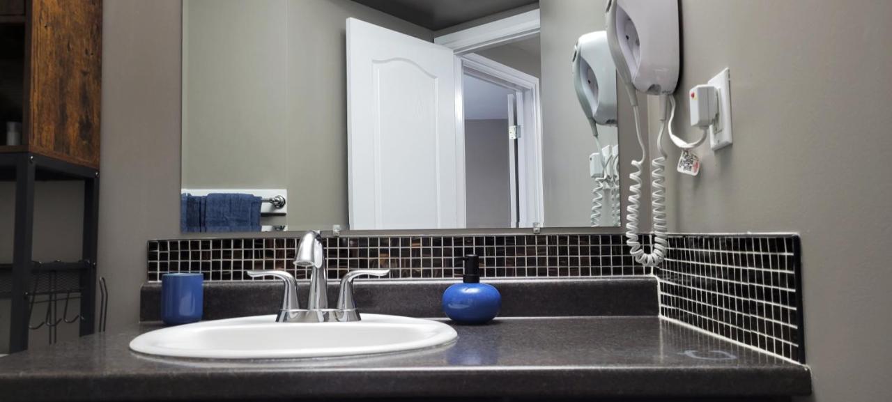 Blue Wave 2 Bedroom Suite ساسكاتون المظهر الخارجي الصورة